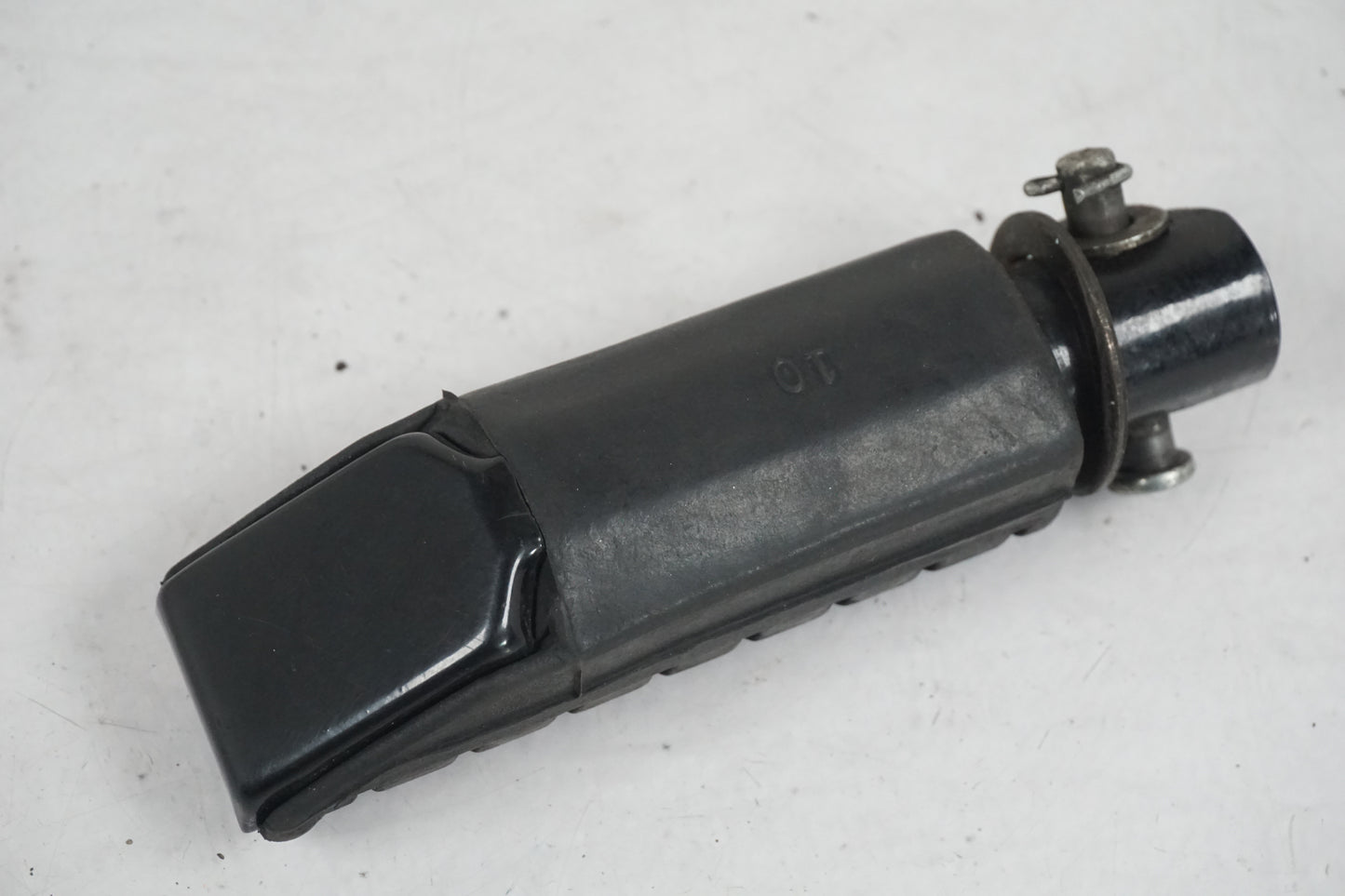 Baksidan på Fotpinne från en Honda CB 750 SF -1999 motorcykel.