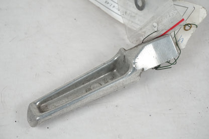 Höger sida på <p>Fotpinne vänster bak från Honda VFR 750 F 1990.</p>

<p>Okej skick.</p> motorcykel.