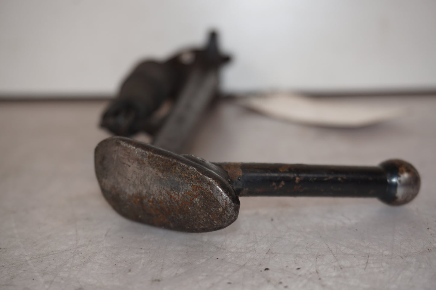 Baksidan på Sidostöd från en Yamaha BT 1100 -2002 motorcykel.