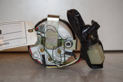 Snett nerifrån på Bensintankmätare från en Kawasaki VN 1500 -1994 motorcykel.