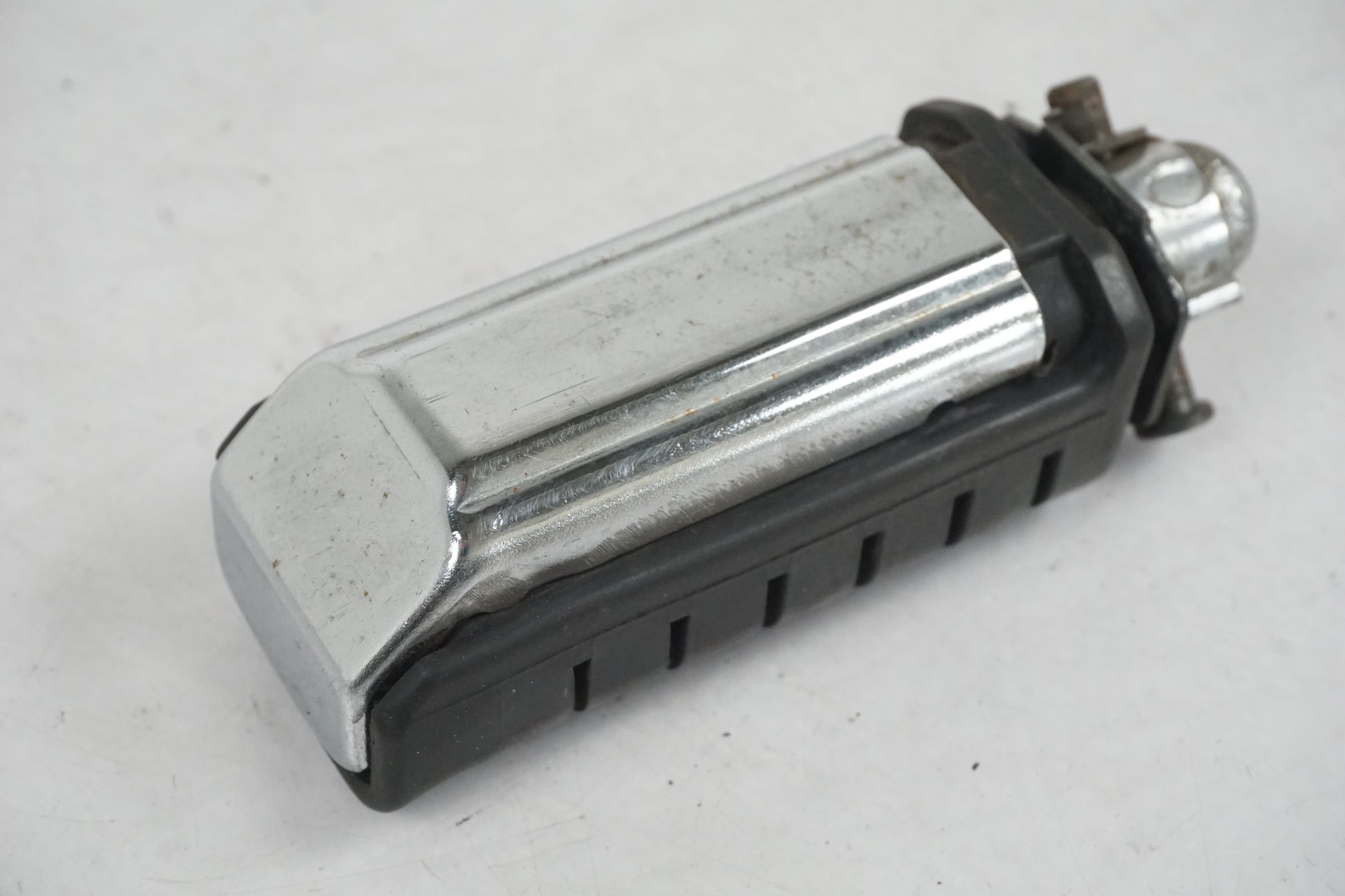 Baksidan på Fotpinne från en Honda VF 750 S -1982 motorcykel.