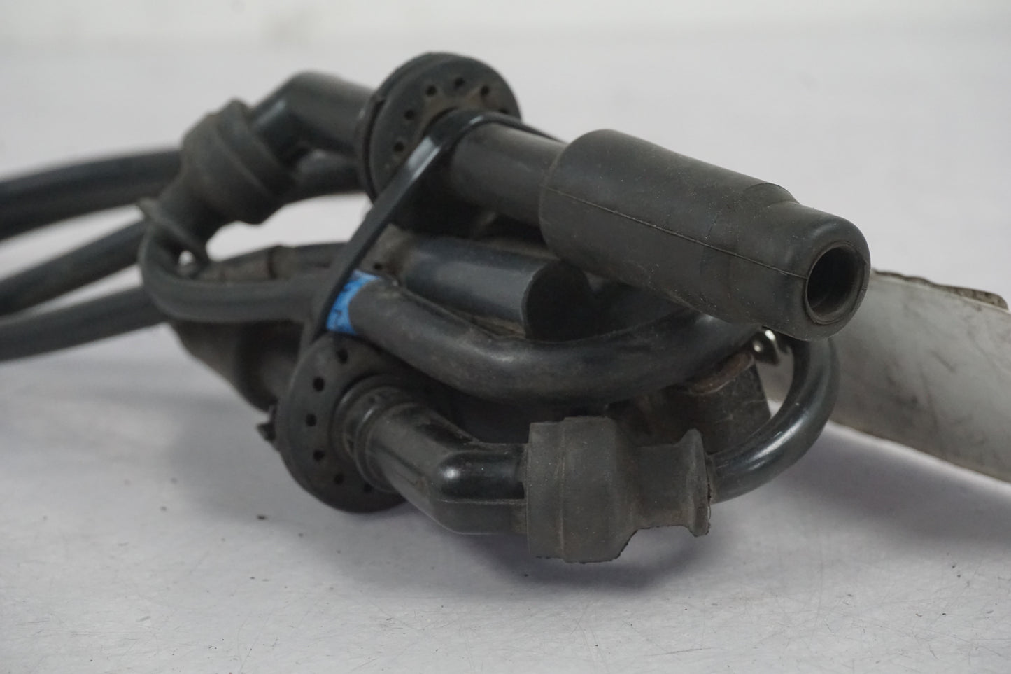 Baksidan på Tändspole från en Suzuki GSX-R 750 -1997 motorcykel.