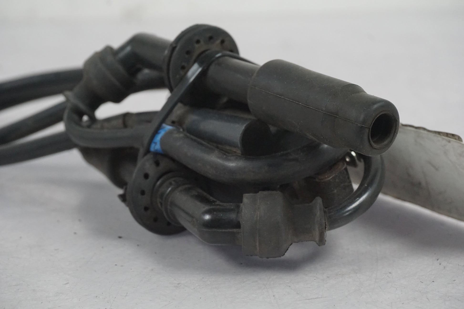 Baksidan på Tändspole från en Suzuki GSX-R 750 -1997 motorcykel.