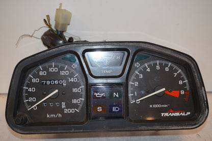 Framsidan på Instrumentpanel från en Honda XL 600 V -1997 motorcykel.