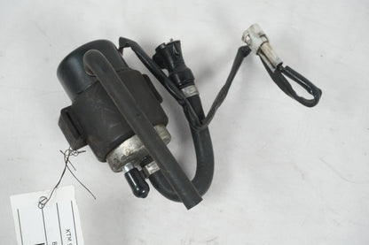 Framsidan på Bensinpump förgasare från en KTM 950 SM -2006 motorcykel.