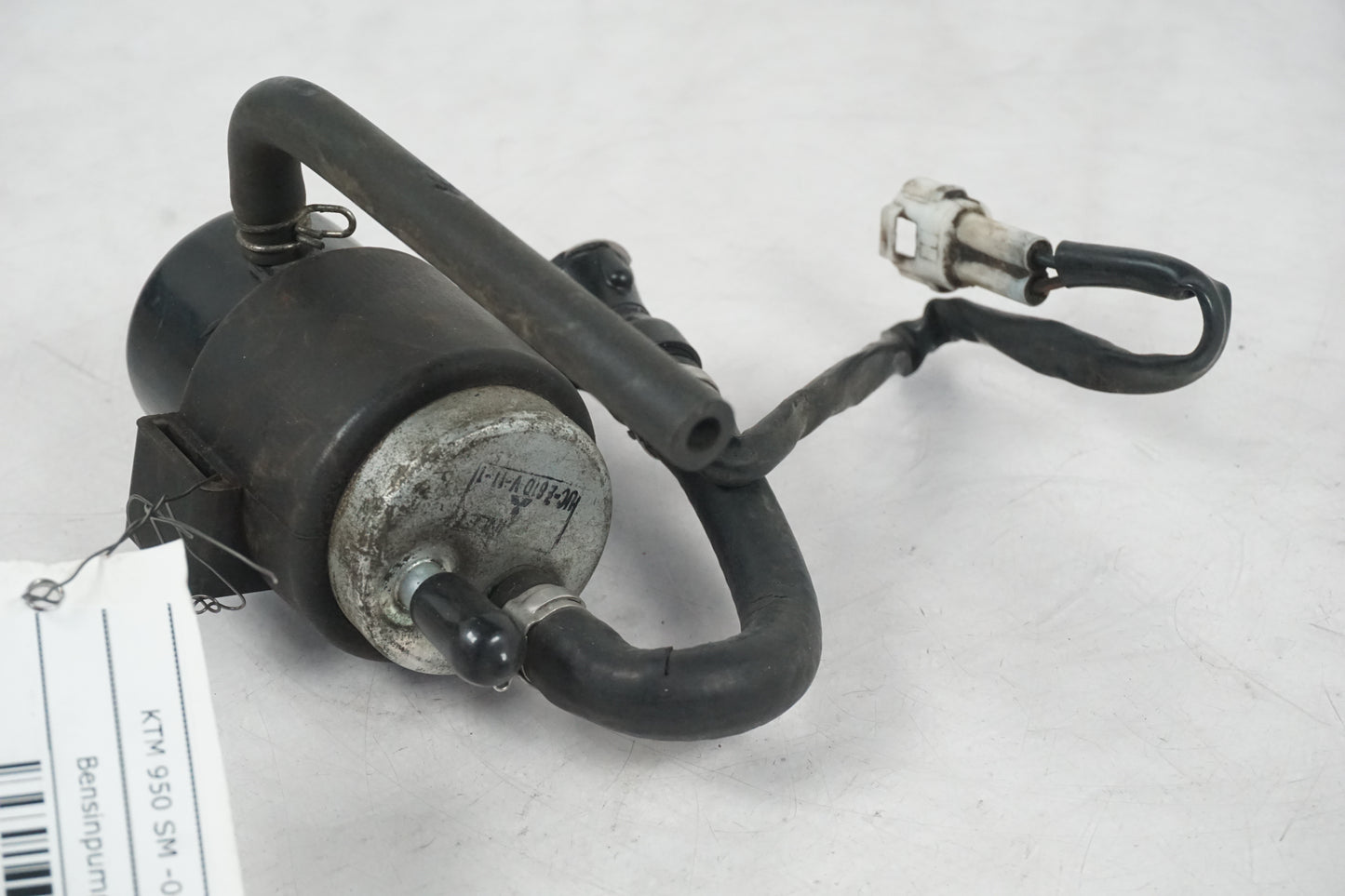 Baksidan på Bensinpump förgasare från en KTM 950 SM -2006 motorcykel.