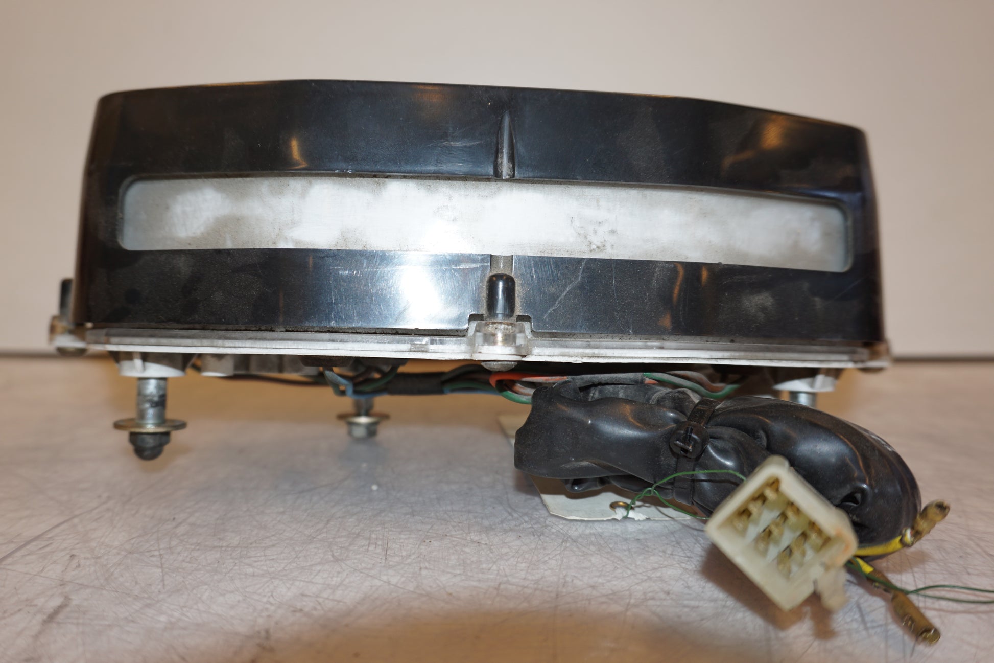 Vänster sida på Instrumentpanel från en Honda XL 600 V -1997 motorcykel.