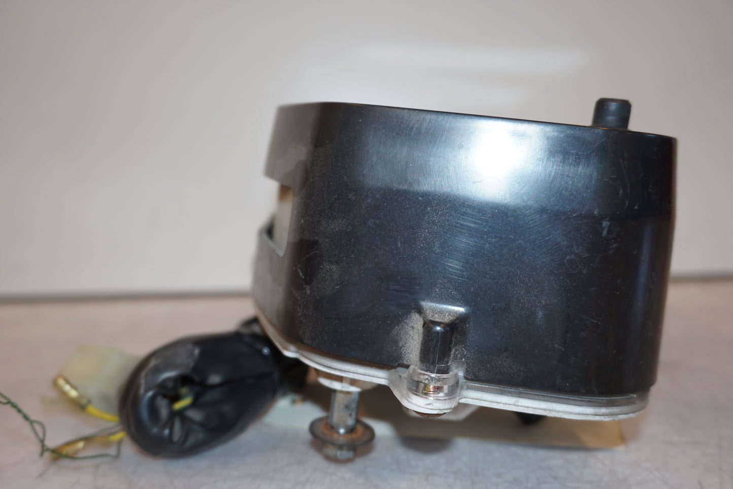 Snett uppifrån på Instrumentpanel från en Honda XL 600 V -1997 motorcykel.