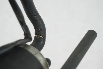 Snett uppifrån på Bensinpump förgasare från en KTM 950 SM -2006 motorcykel.