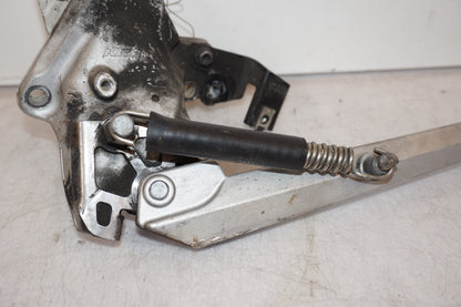 Snett uppifrån på Sidostöd från en KTM RC8 -2008 motorcykel.