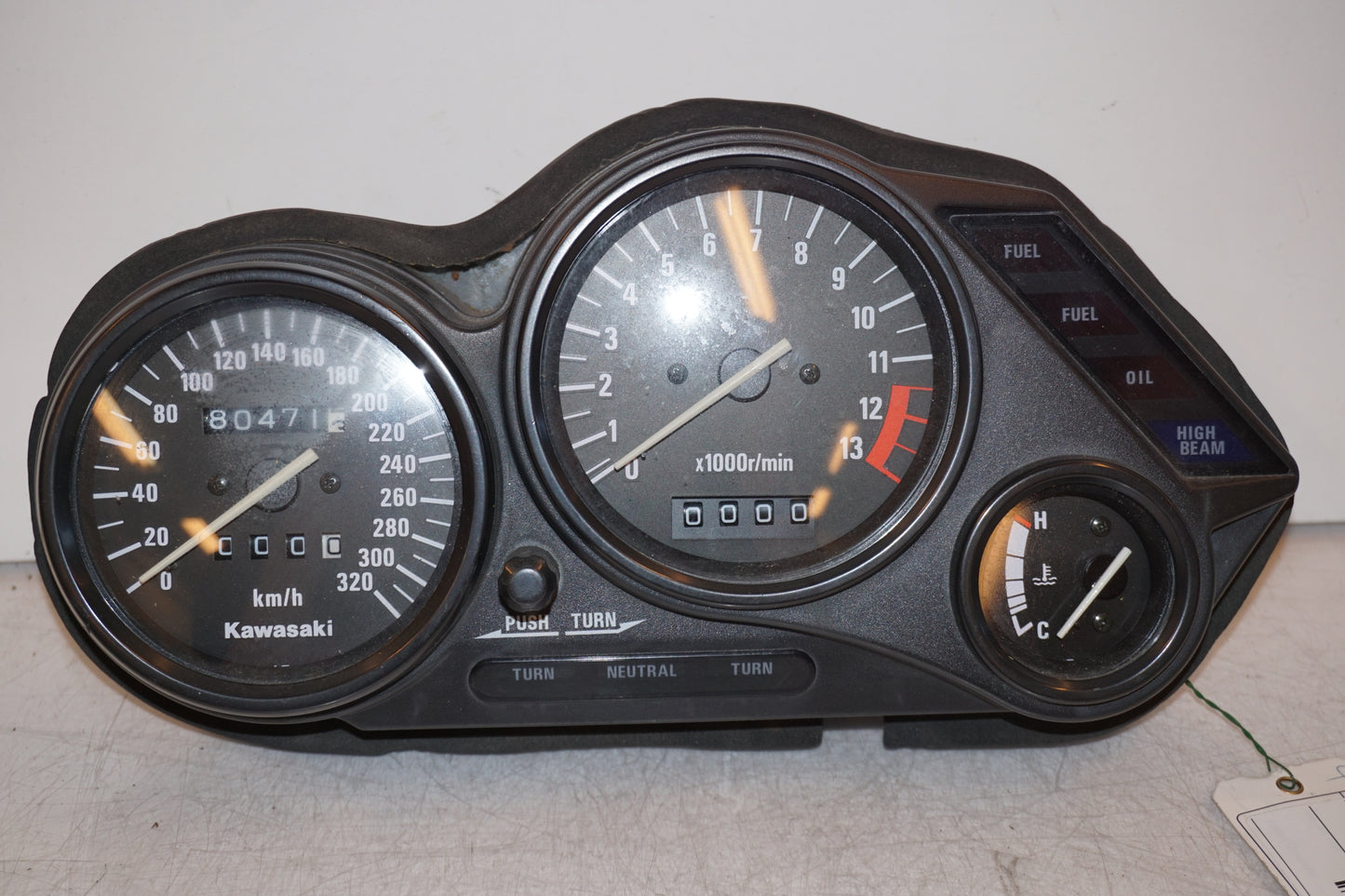 Framsidan på Instrumentpanel från en Kawasaki ZZR 1100 -1991 motorcykel.
