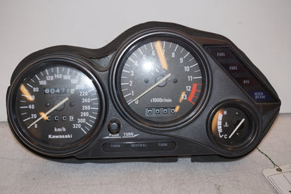 Framsidan på Instrumentpanel från en Kawasaki ZZR 1100 -1991 motorcykel.