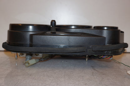 Baksidan på Instrumentpanel från en Kawasaki ZZR 1100 -1991 motorcykel.