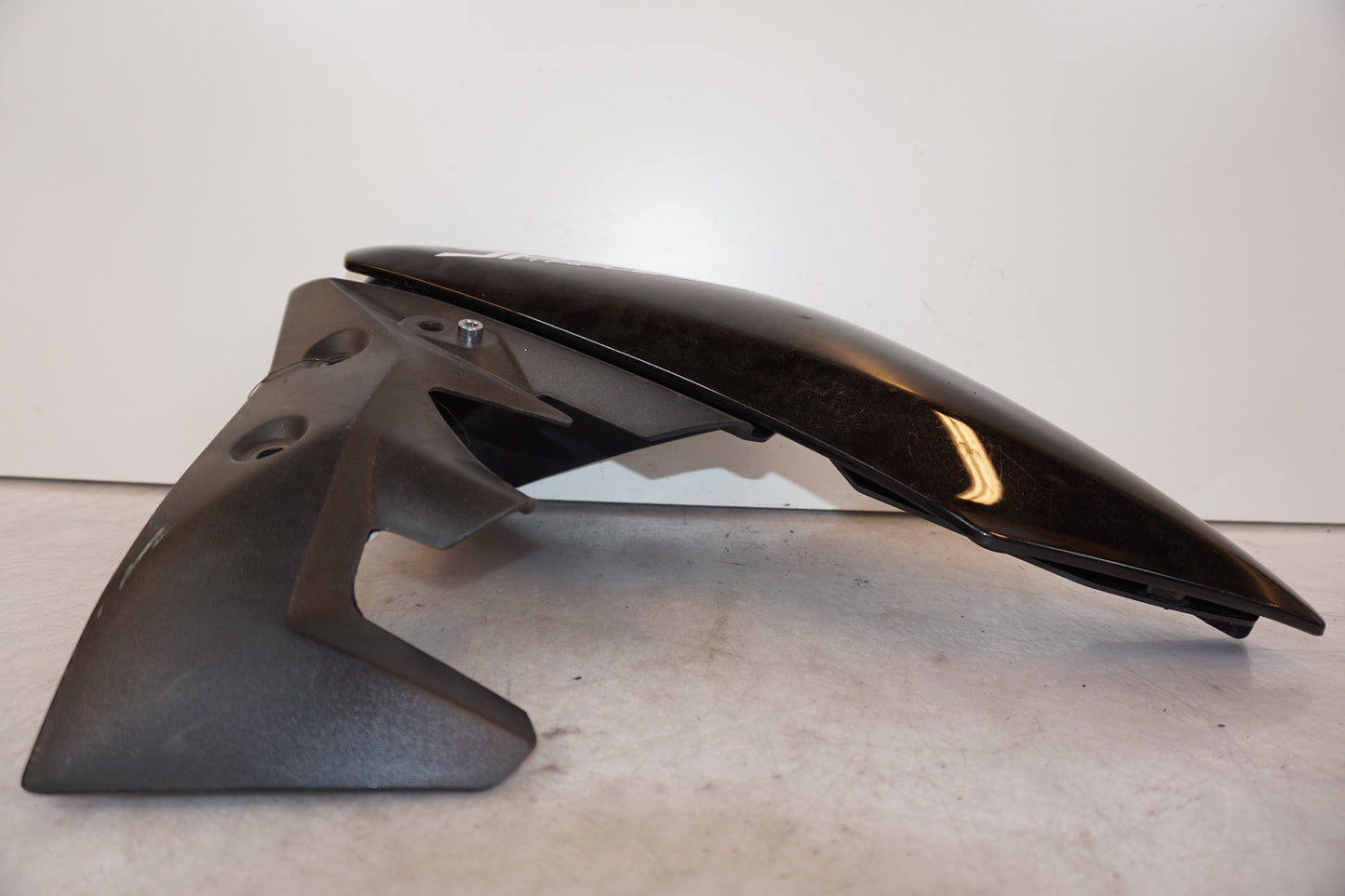 Baksidan på Kylarvinge från en Triumph Speed Triple -2011 motorcykel.