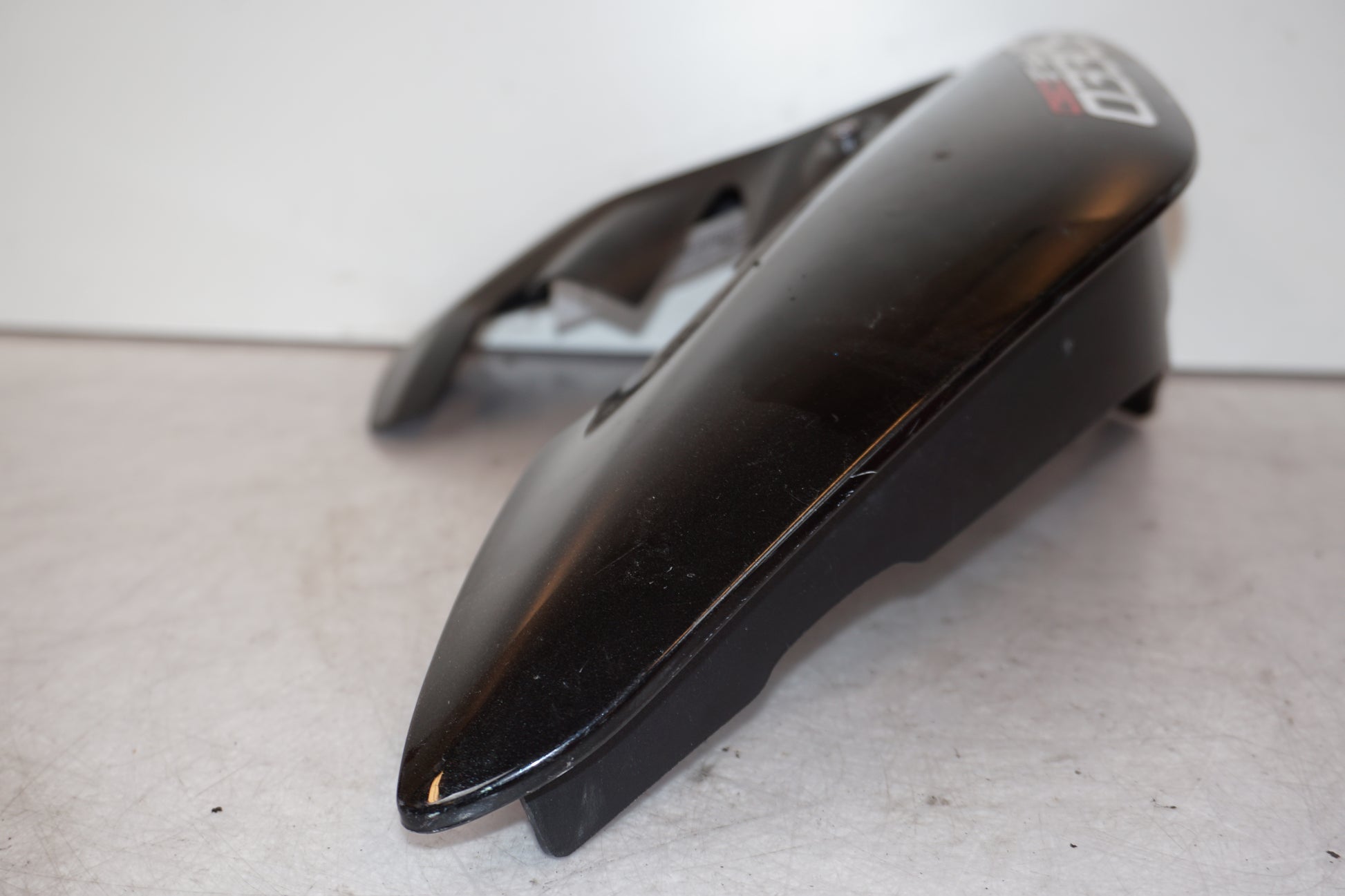 Snett uppifrån på Kylarvinge från en Triumph Speed Triple -2011 motorcykel.