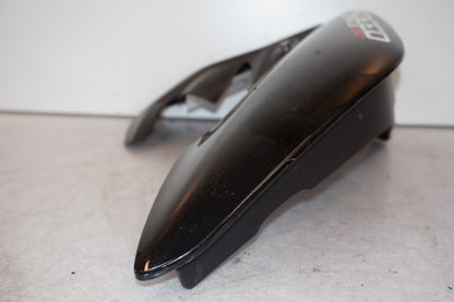 Snett uppifrån på Kylarvinge från en Triumph Speed Triple -2011 motorcykel.