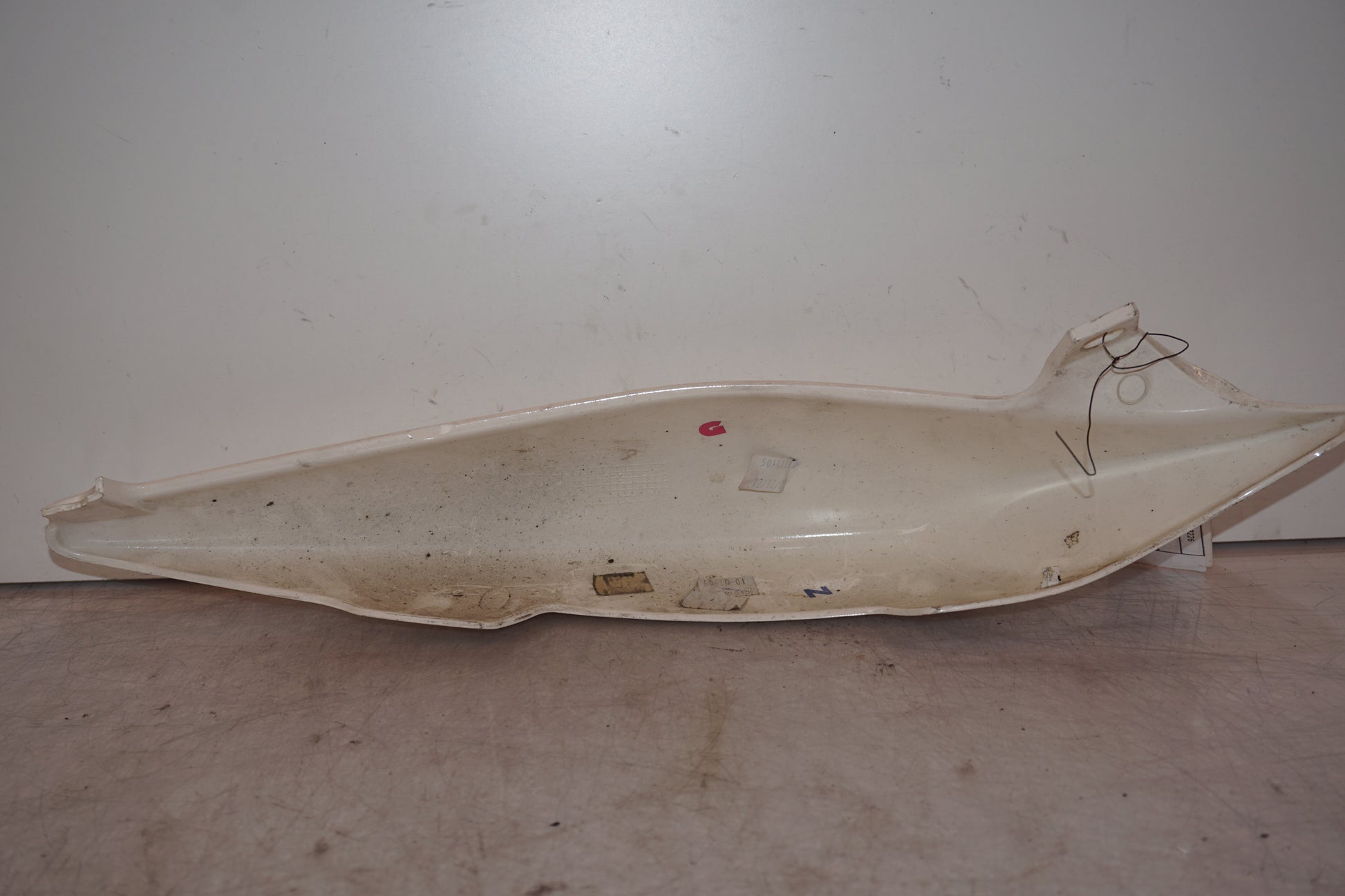 Höger sida på Bakvinge från en Triumph Street Triple -2009 motorcykel.