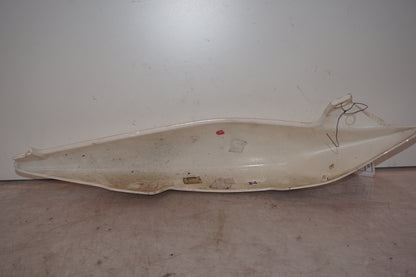 Höger sida på Bakvinge från en Triumph Street Triple -2009 motorcykel.