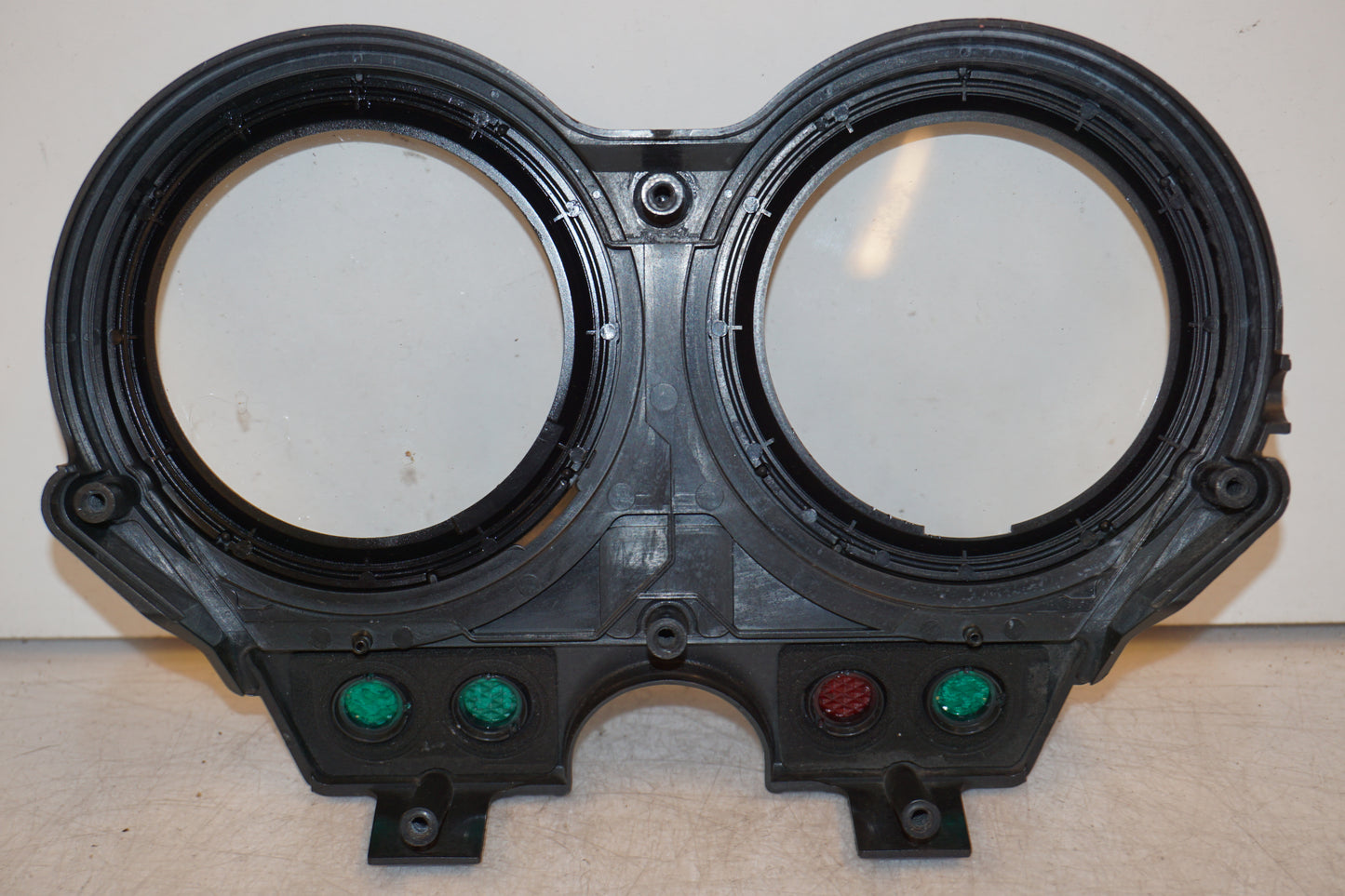 Snett nerifrån på Instrumentfront från en Honda CB 600 Hornet -1998 motorcykel.