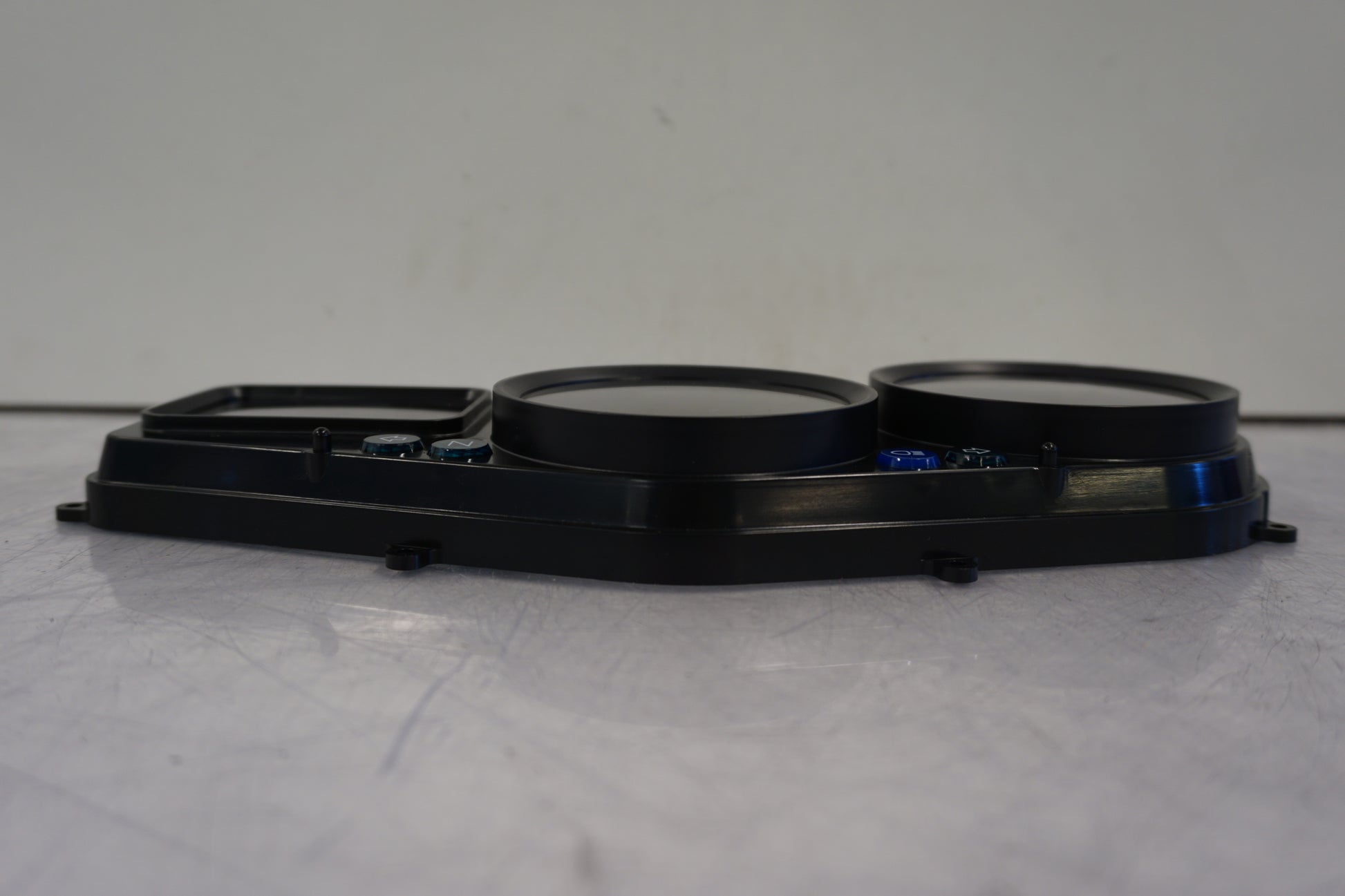 Vänster sida på Instrumentfront från en Kawasaki ZX-12R -2003 motorcykel.