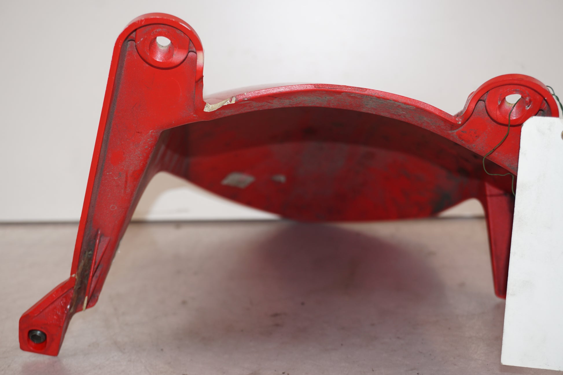 Baksidan på Svingskärm från en Triumph Daytona 650 -2005 motorcykel.