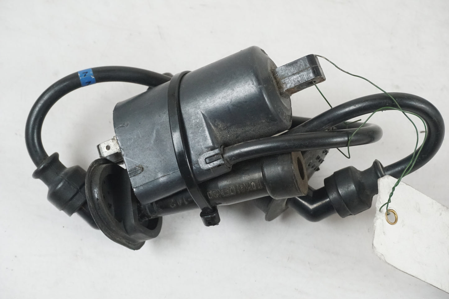 Baksidan på Tändspole från en Suzuki GSX 750 -2001 motorcykel.