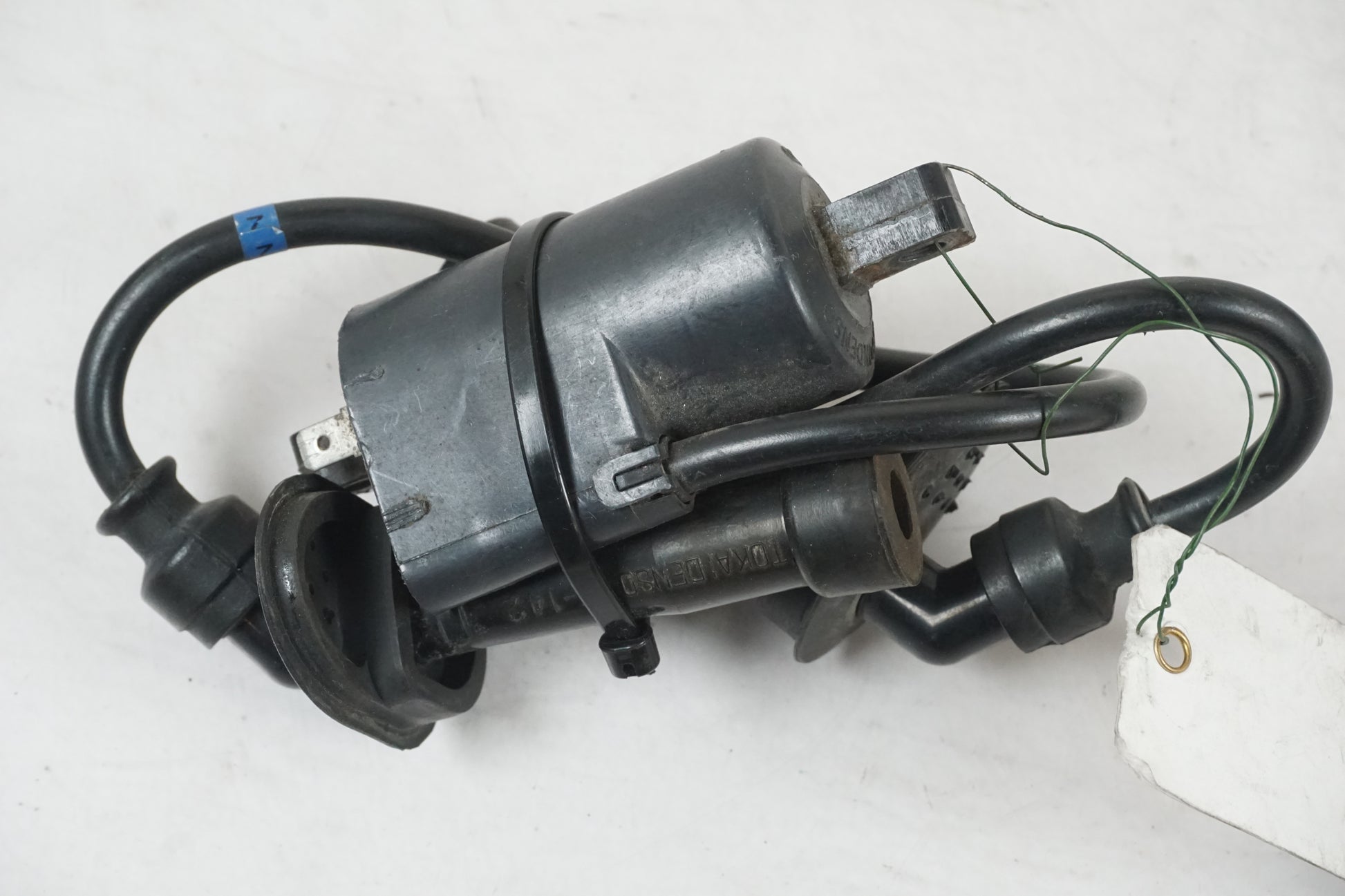 Baksidan på Tändspole från en Suzuki GSX 750 -2001 motorcykel.