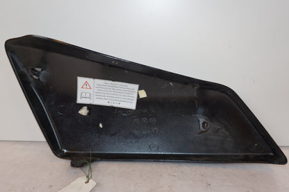 Snett nerifrån på Sidopanel från en Triumph Rocket III -2011 motorcykel.