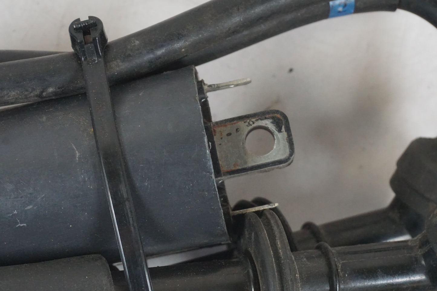 Höger sida på Tändspole från en Suzuki GSX-R 750 -1995 motorcykel.