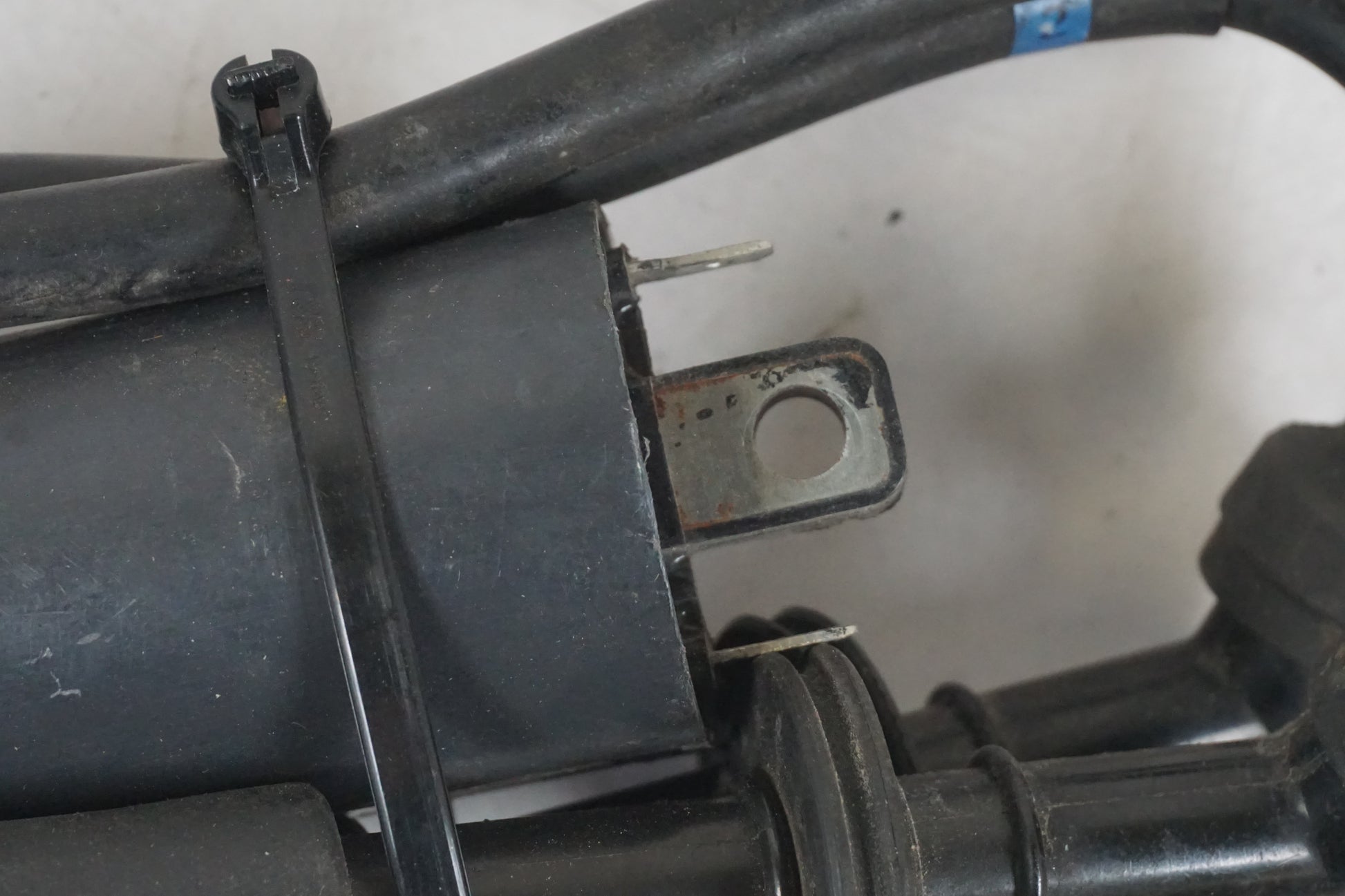 Höger sida på Tändspole från en Suzuki VZ 800 -1997 motorcykel.