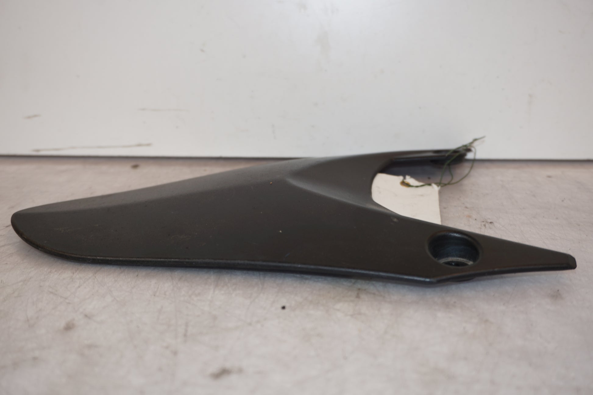 Snett uppifrån på Svingskärm från en Triumph Daytona 675 -2009 motorcykel.