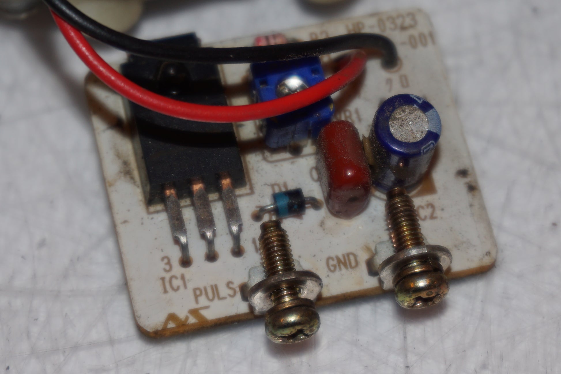 Snett nerifrån på Varvräknare från en Honda CBR 900 RR -1997 motorcykel.