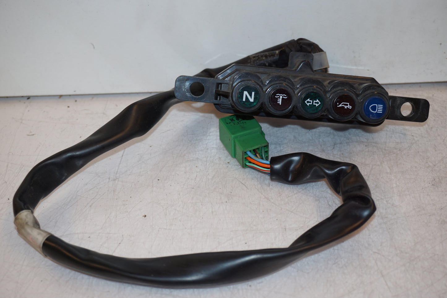 Framsidan på Varningslampinsats från en Honda VT 1100 C -1999 motorcykel.