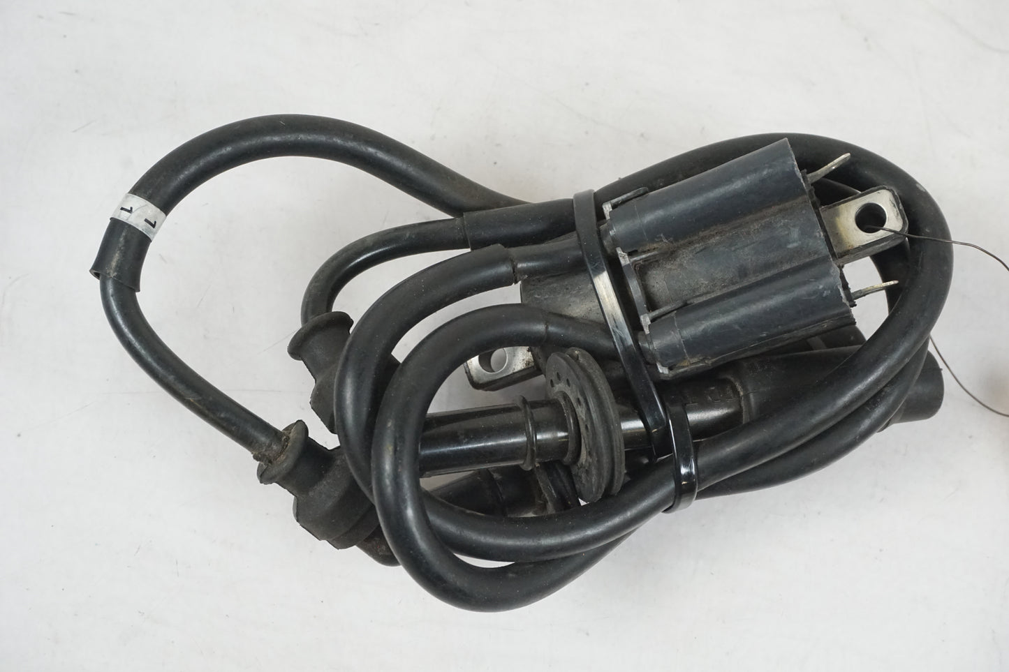 Baksidan på Tändspole från en Suzuki GSX-R 750 -1995 motorcykel.