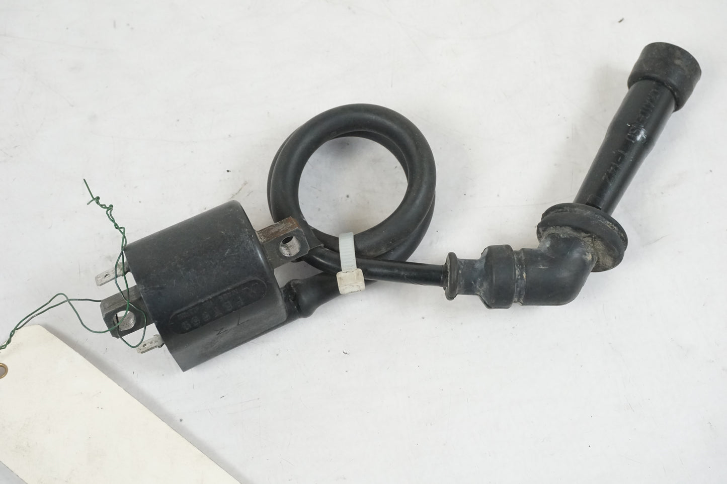 Baksidan på Tändspole från en Suzuki SV 650 -2004 motorcykel.