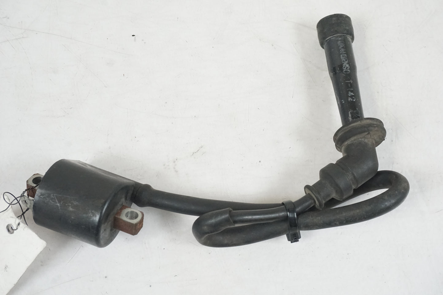 Baksidan på Tändspole från en Suzuki SV 650 -2003 motorcykel.