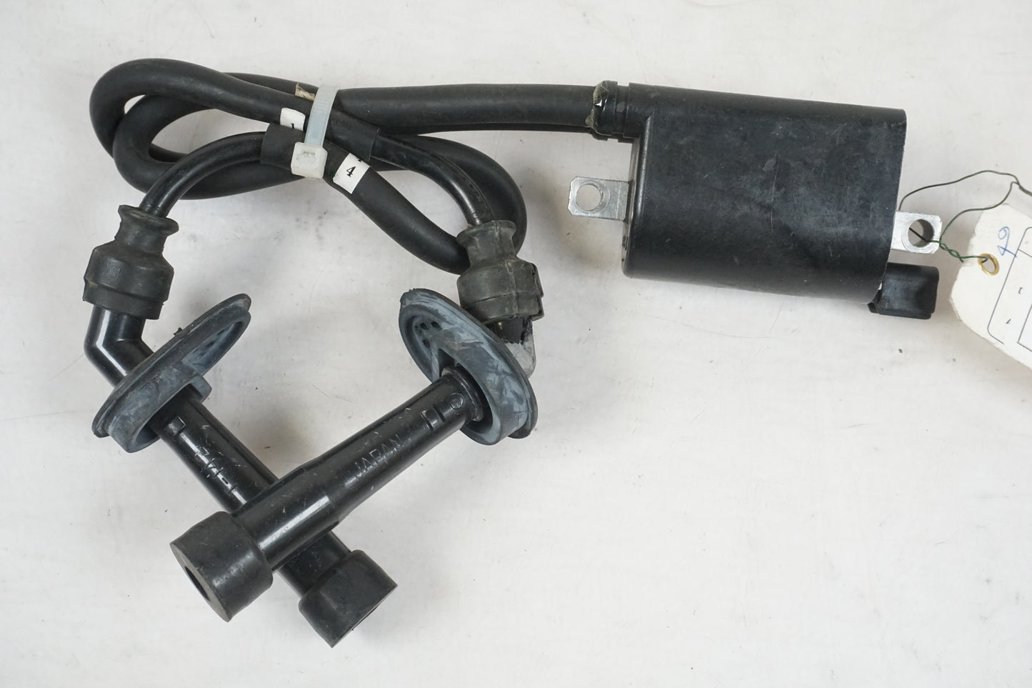 Baksidan på Tändspole från en Suzuki GSX 1400 -2002 motorcykel.