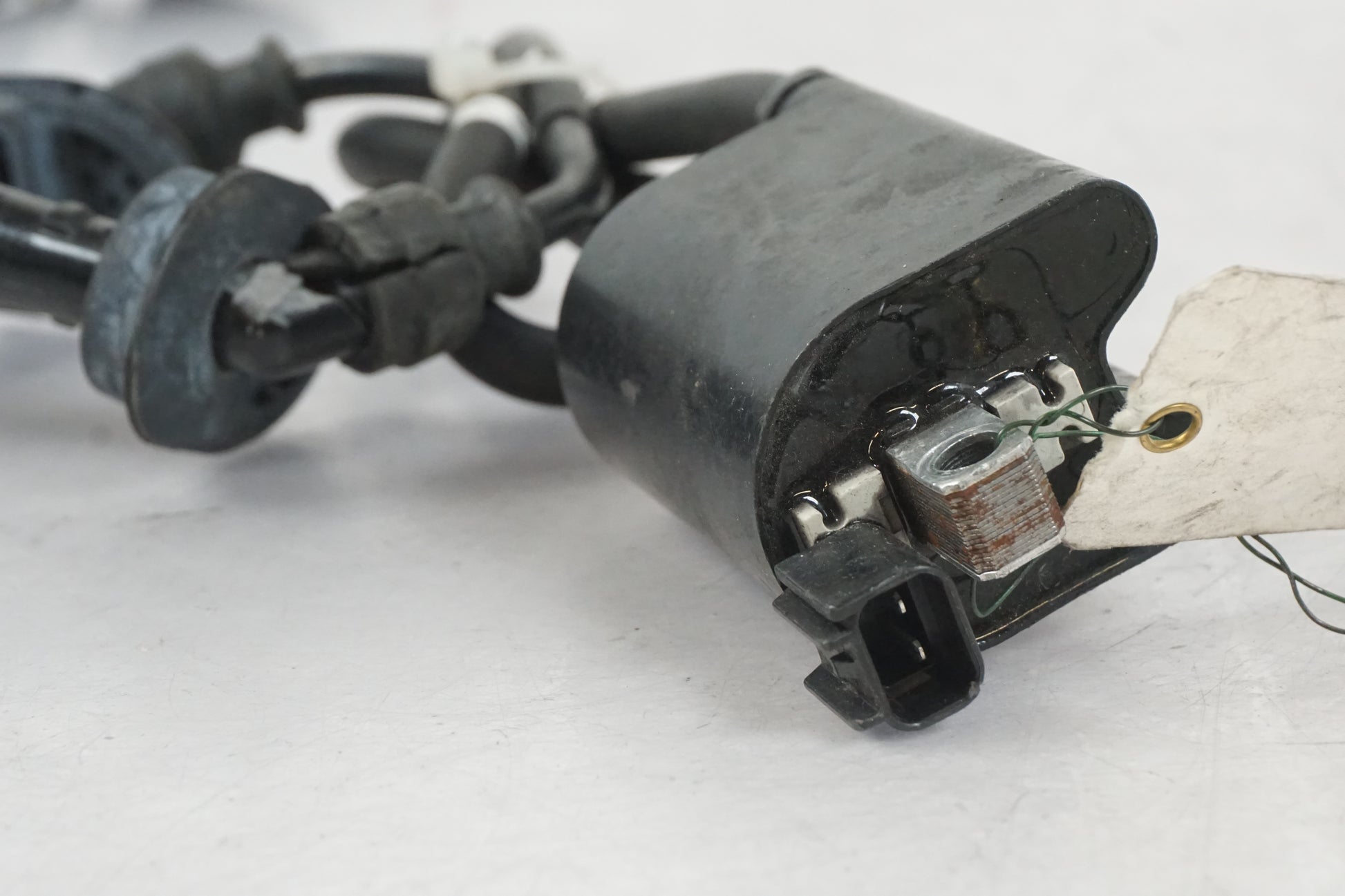 Höger sida på Tändspole från en Suzuki GSX 1400 -2002 motorcykel.