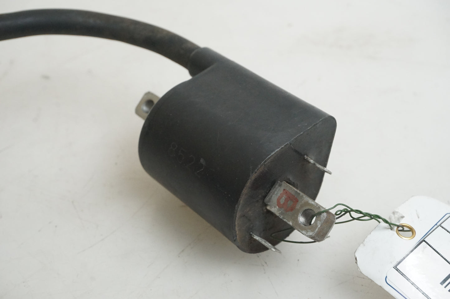 Baksidan på Tändspole från en Yamaha XVS 650 -1999 motorcykel.