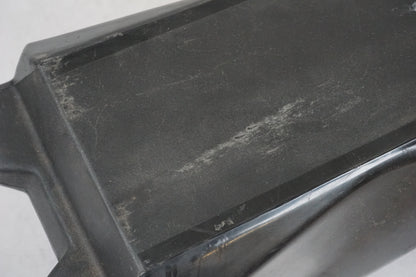 Baksidan på Bensintank från en Aprilia SXV 550 -2007 motorcykel.