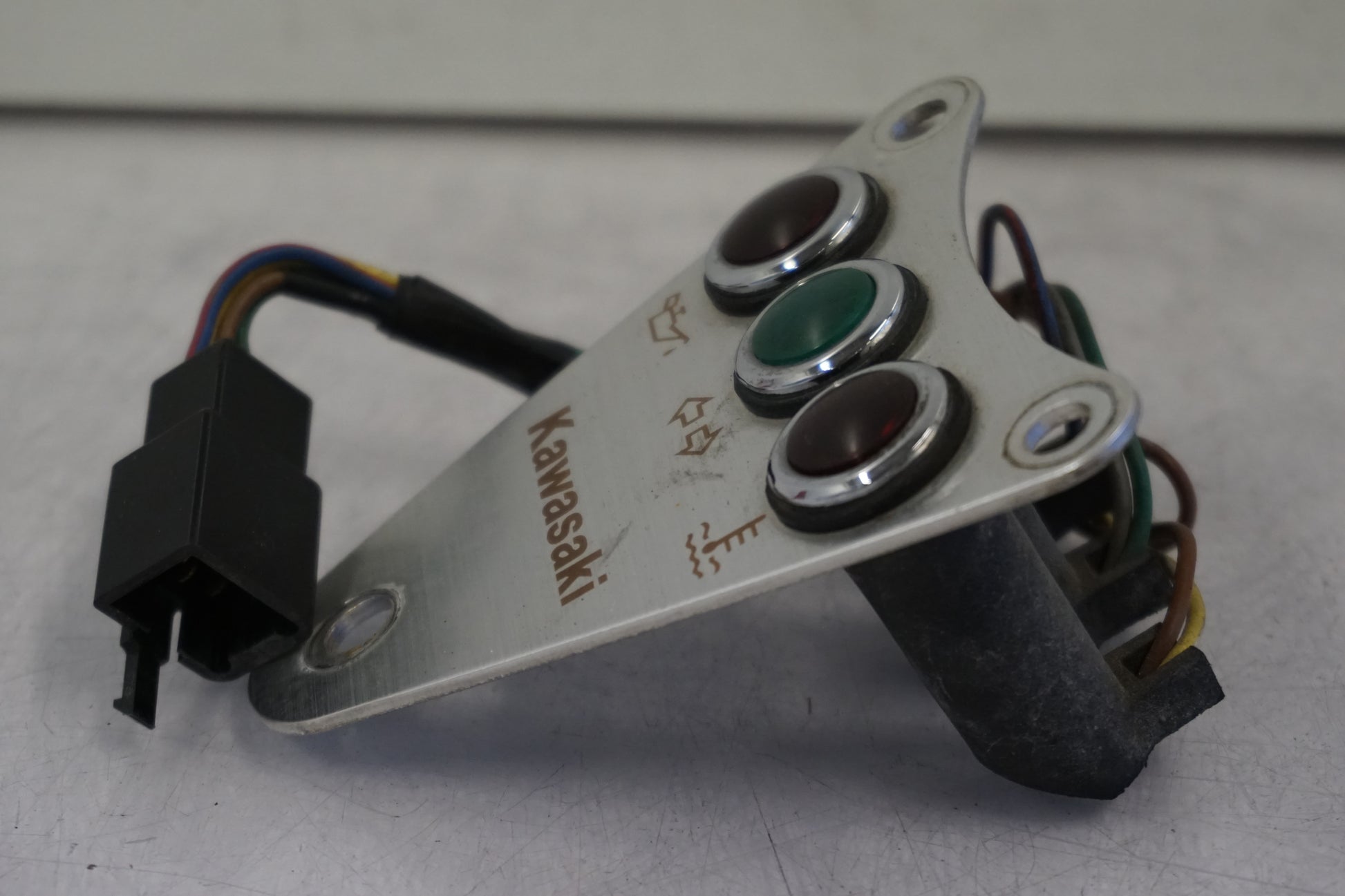 Vänster sida på Kontrollampor från en Kawasaki VN 800 -1999 motorcykel.