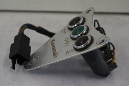 Vänster sida på Kontrollampor från en Kawasaki VN 800 -1999 motorcykel.