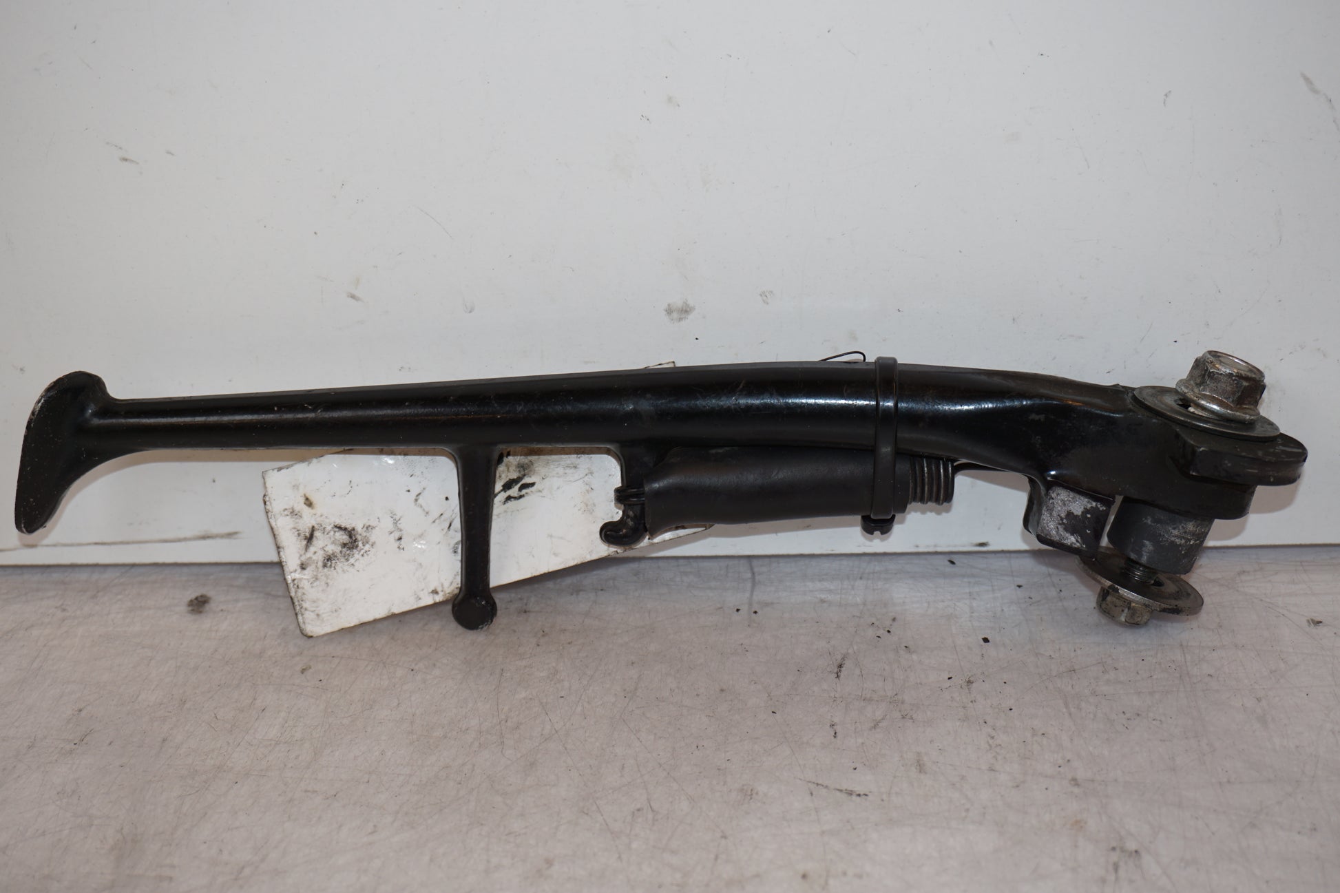 Baksidan på Sidostöd från en Yamaha YZF R6 -2011 motorcykel.