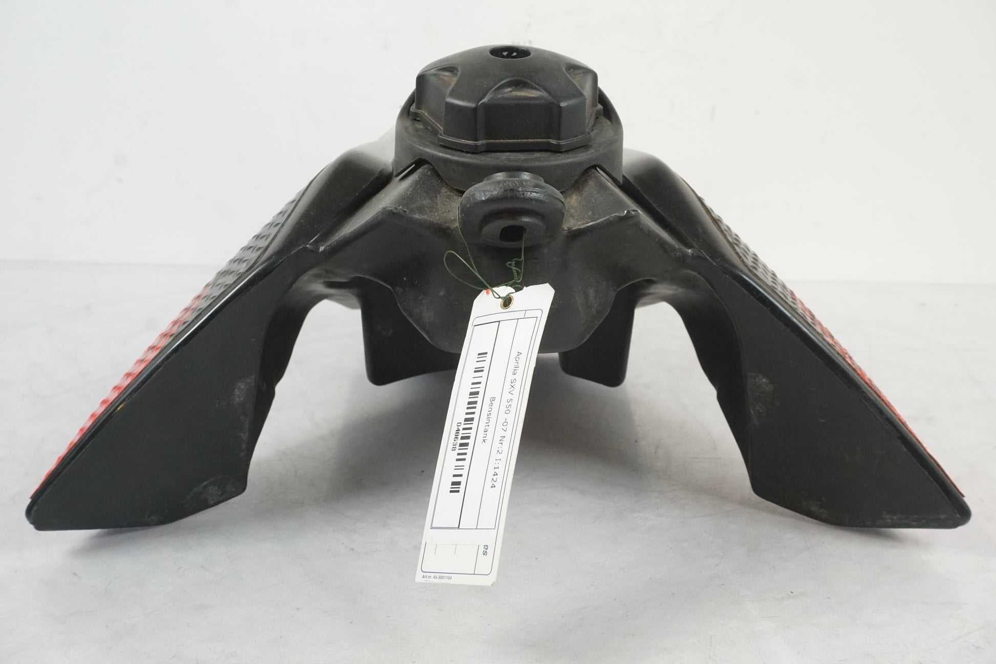 Vänster sida på Bensintank från en Aprilia SXV 550 -2007 motorcykel.