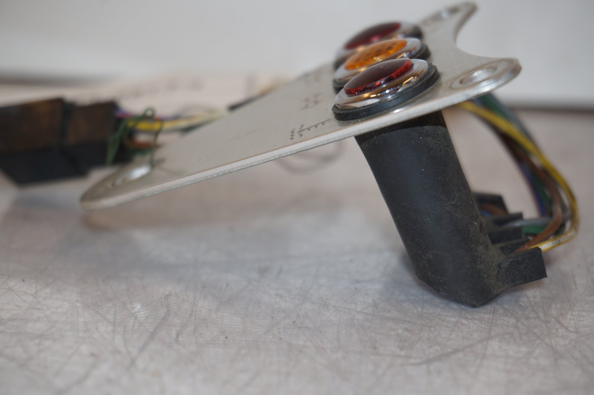 Vänster sida på Kontrollampor från en Kawasaki VN 800 -1995 motorcykel.