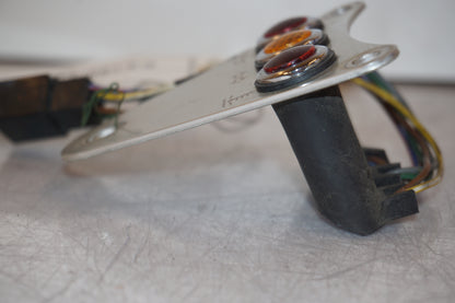 Vänster sida på Kontrollampor från en Kawasaki VN 800 -1995 motorcykel.