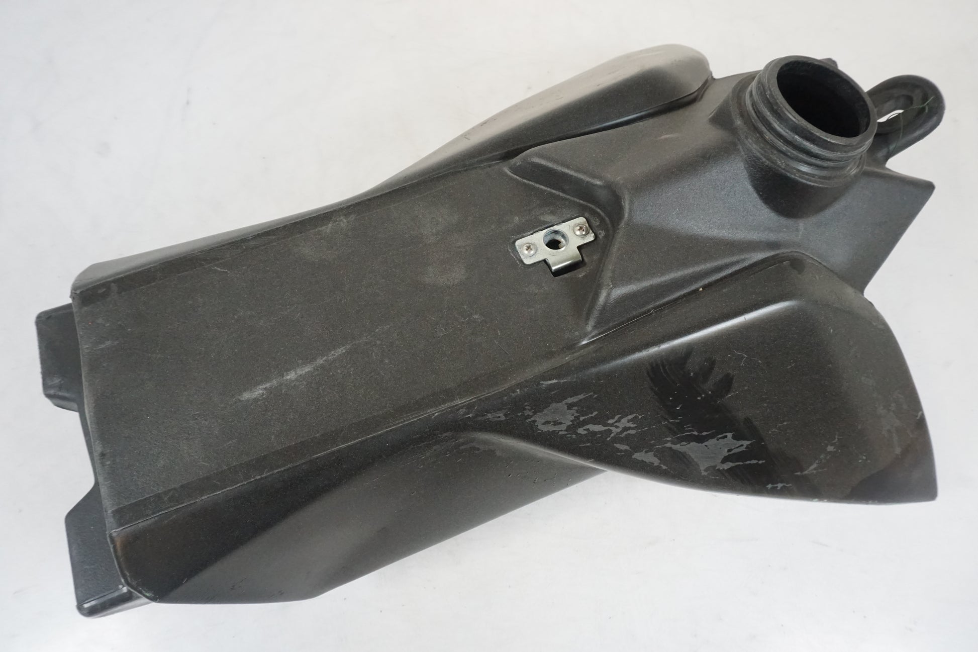 Framsidan på Bensintank från en Aprilia SXV 550 -2008 motorcykel.