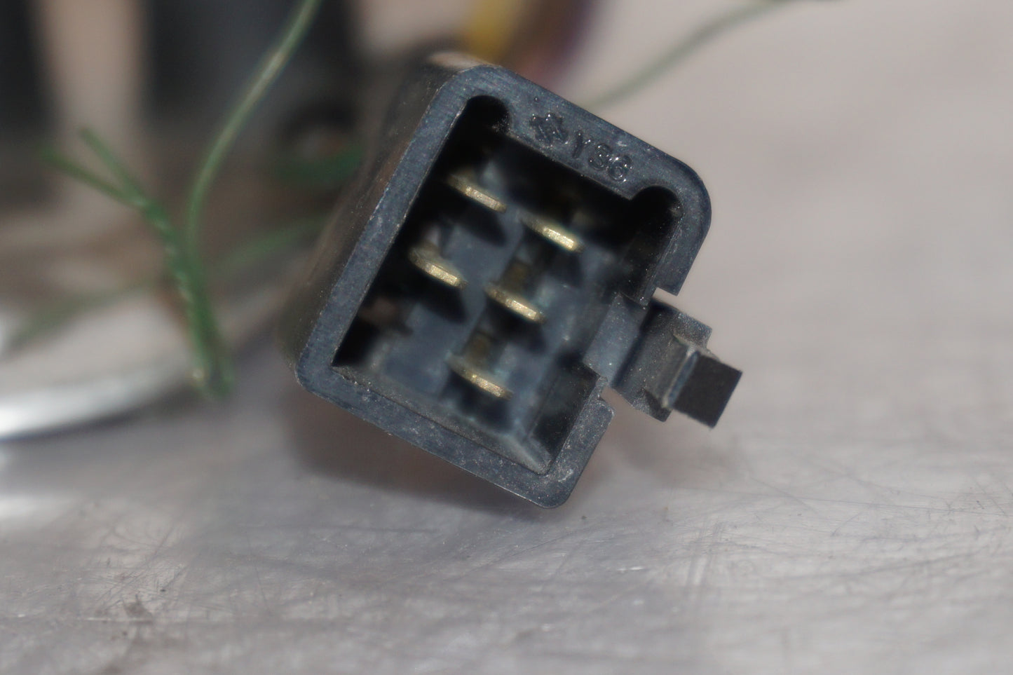 Snett nerifrån på Kontrollampor från en Kawasaki VN 800 -1995 motorcykel.