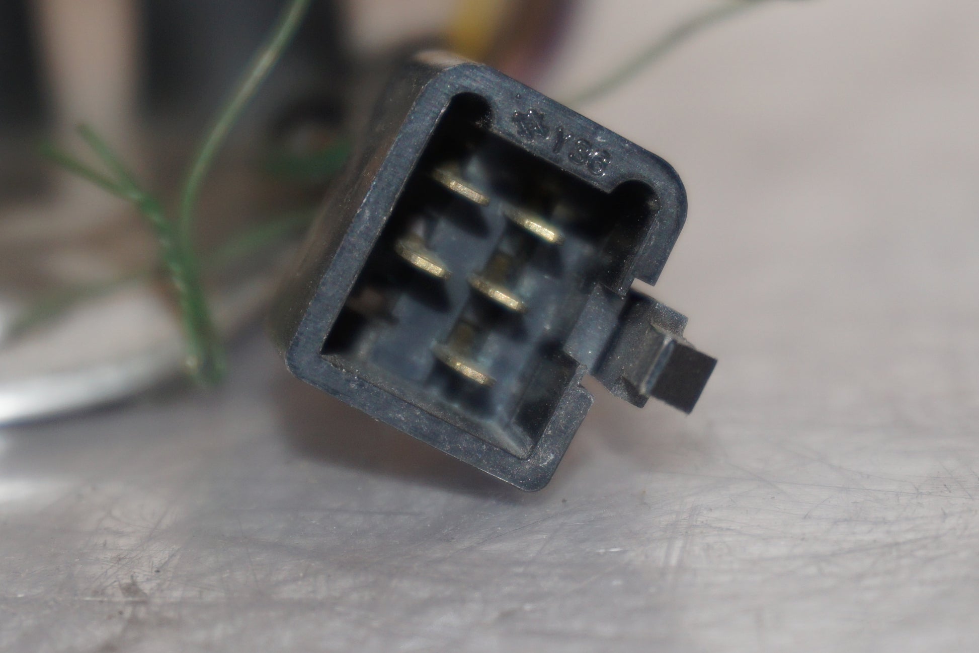 Snett nerifrån på Kontrollampor från en Kawasaki VN 800 -1995 motorcykel.