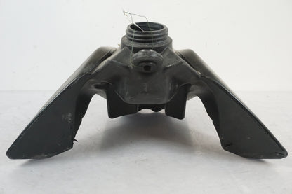 Vänster sida på Bensintank från en Aprilia SXV 550 -2008 motorcykel.